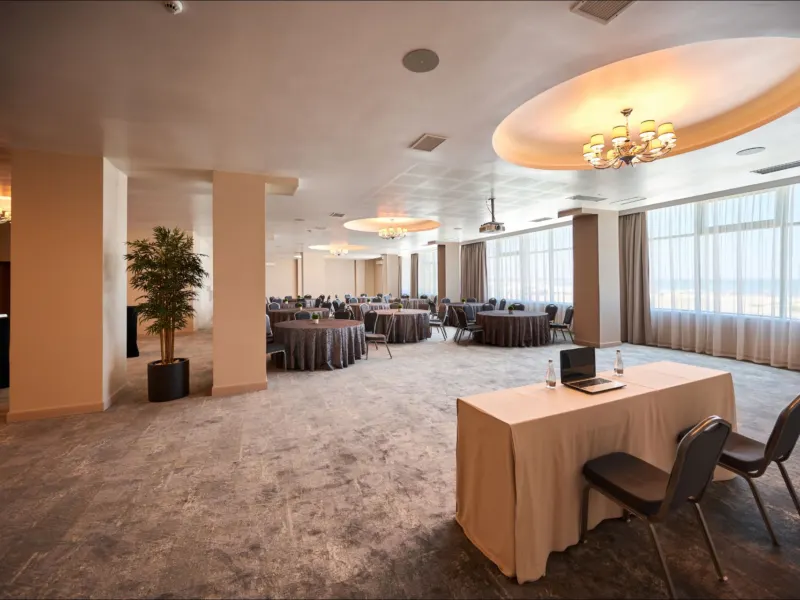 Sala de conferinta amenajata pentru eveniment corporate