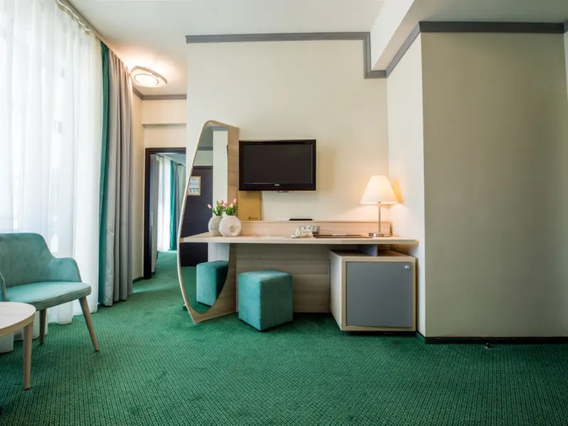 Apartament cu balcon si vedere catre oras, Hotel Malibu Mamaia, foto 2