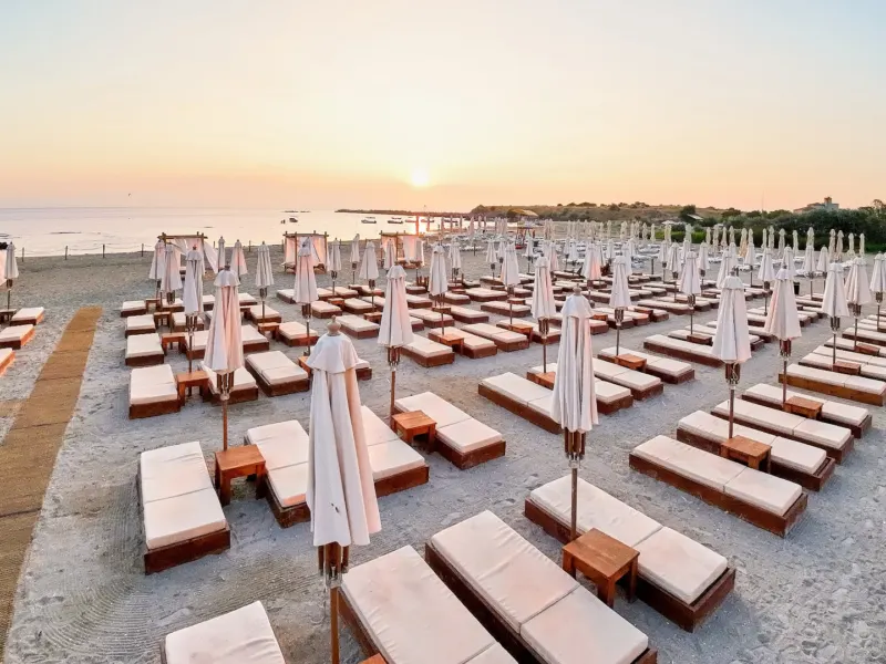 Plaja și piscina Hotelului Malibu Mamaia