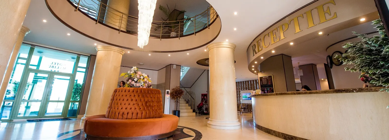 Lifturi moderne pentru acces rapid și ușor, Hotel Malibu Mamaia